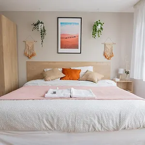 STUDIO RIVIERA - Proche Aéroport CDG, Astérix, Paris Appartement